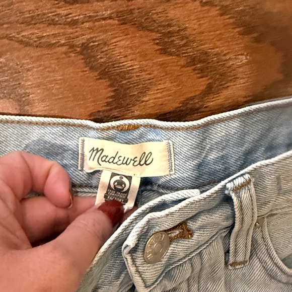 Madewell the mom Jean shorts, size 26 - Picture 5 of 9